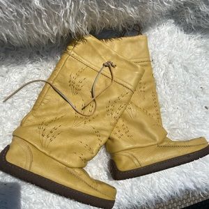 Vibram/Manitobah Mukluks Boots